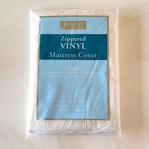 NWT Jubilee Twin Zippered Vinyl Mattress Cover